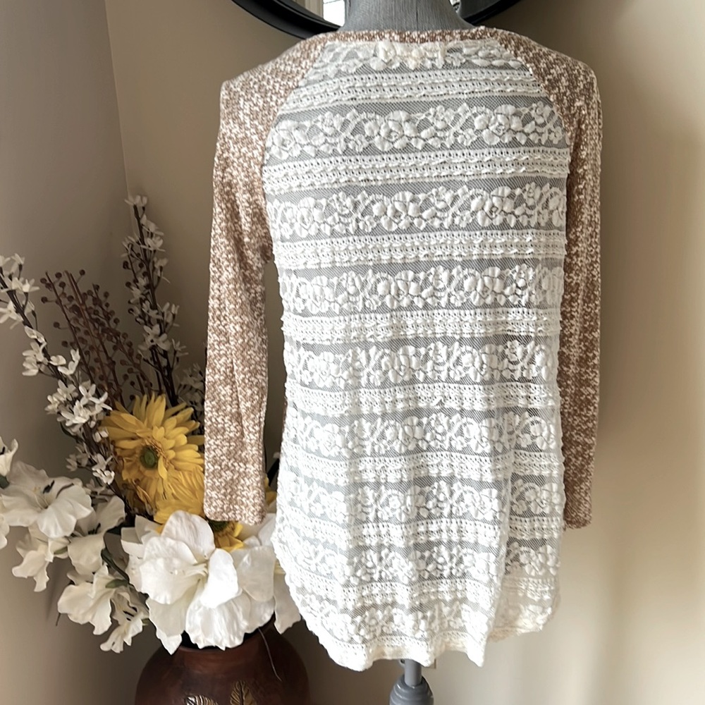 Altar’d State Tan & White Lace Back Sweater. Size XS